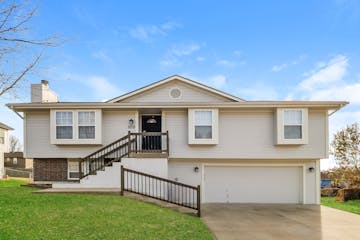 1609 JOHNSTON DR RAYMORE, MO 64083